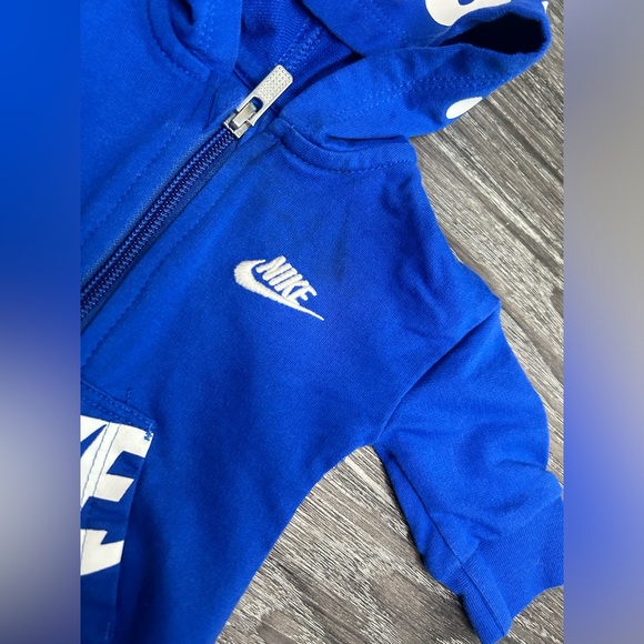 Nike Baby Onesie - NB (Newborn) - Picture 2 of 5